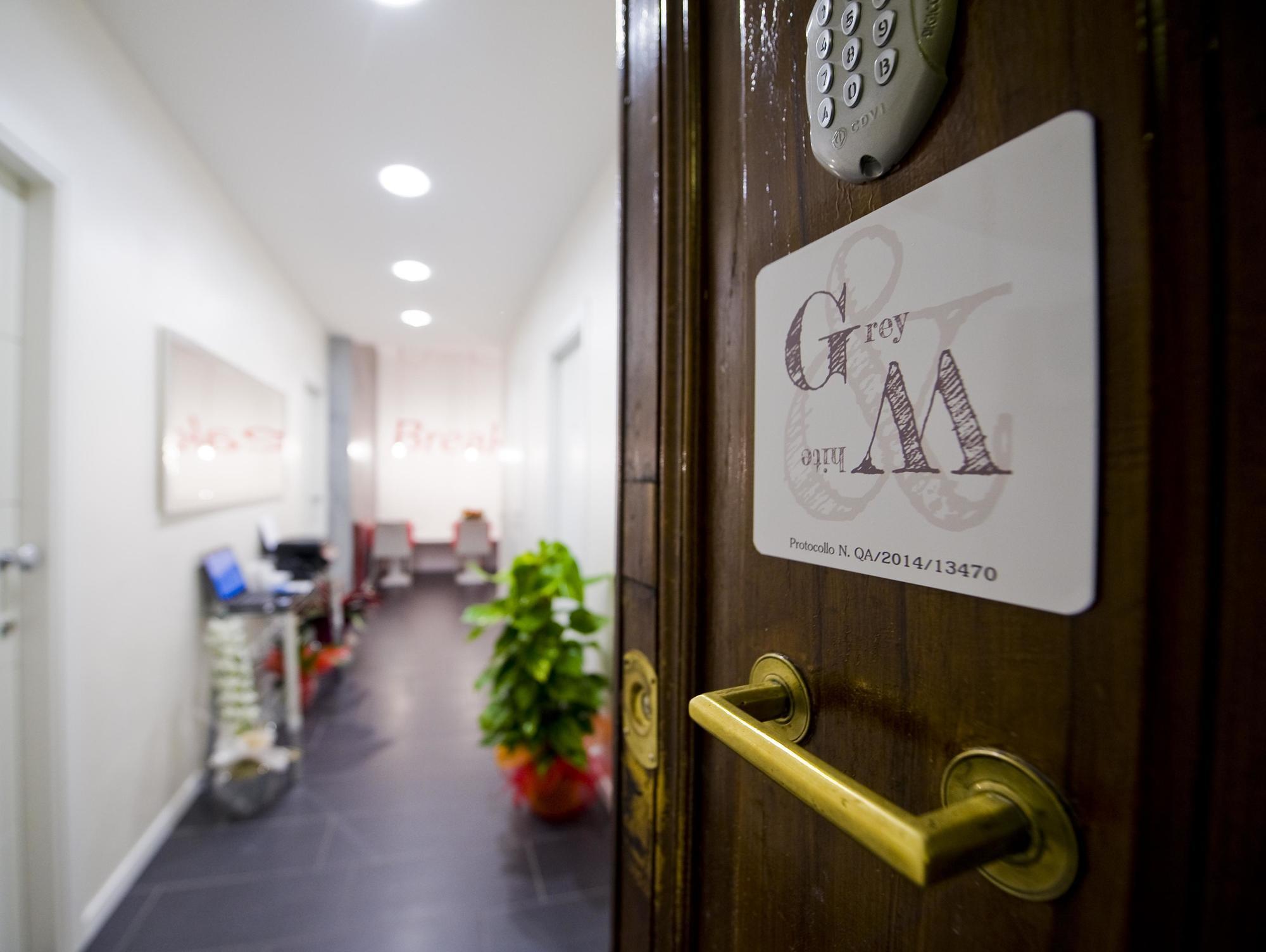 Grey&White Hotel Rome Bagian luar foto