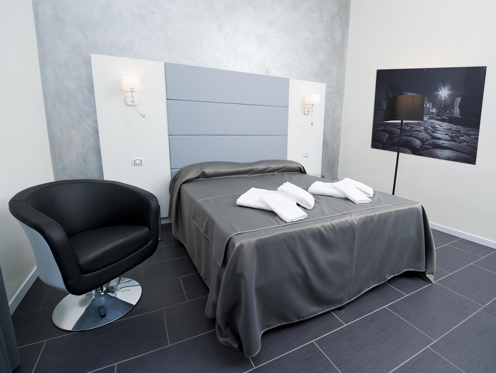 Grey&White Hotel Rome Bagian luar foto