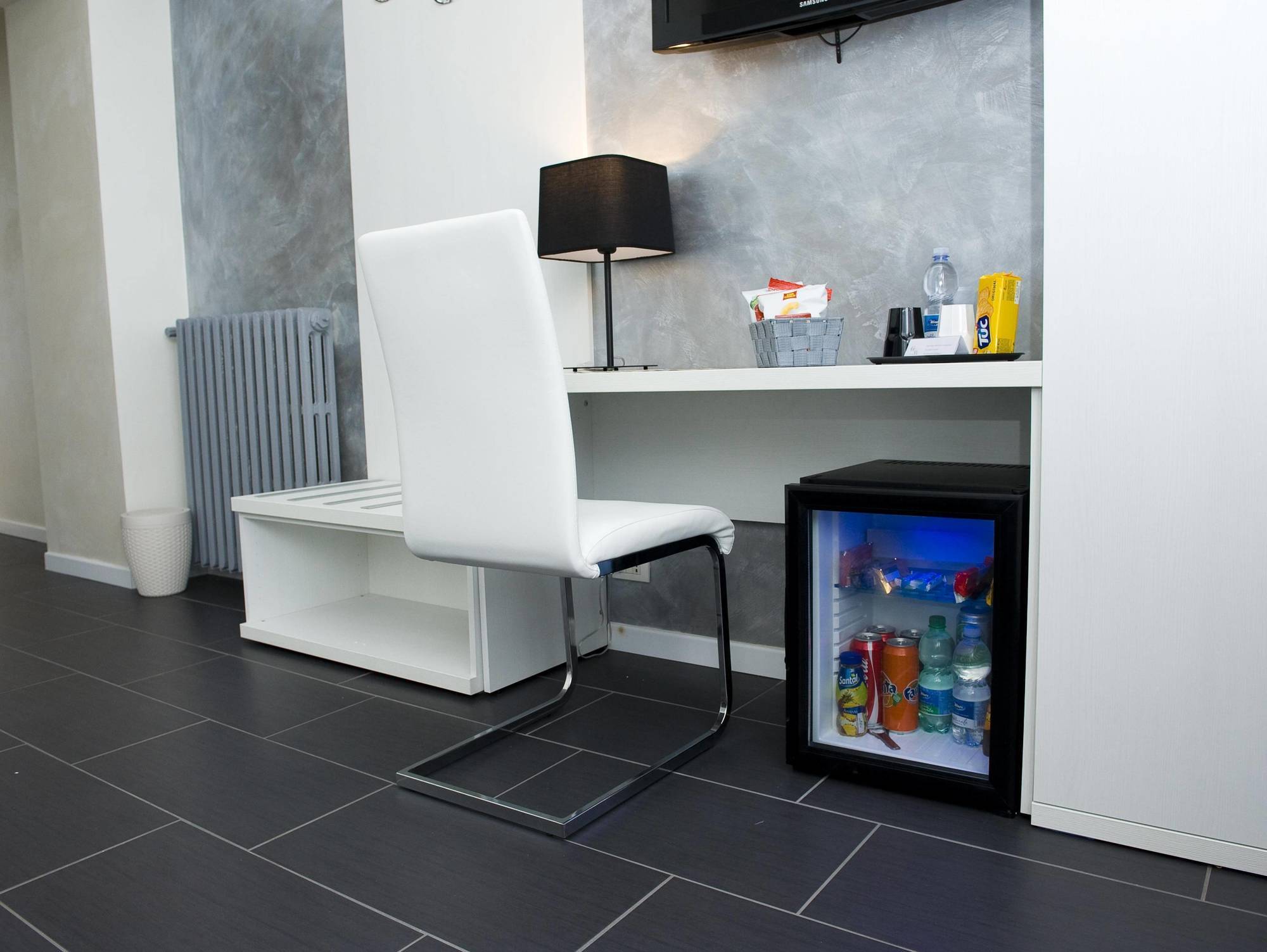 Grey&White Hotel Rome Bagian luar foto