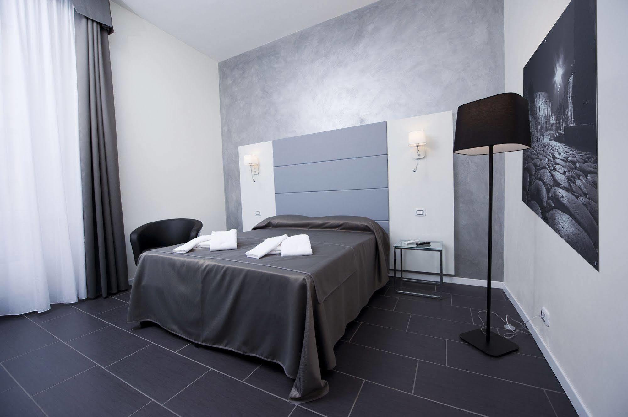 Grey&White Hotel Rome Bagian luar foto
