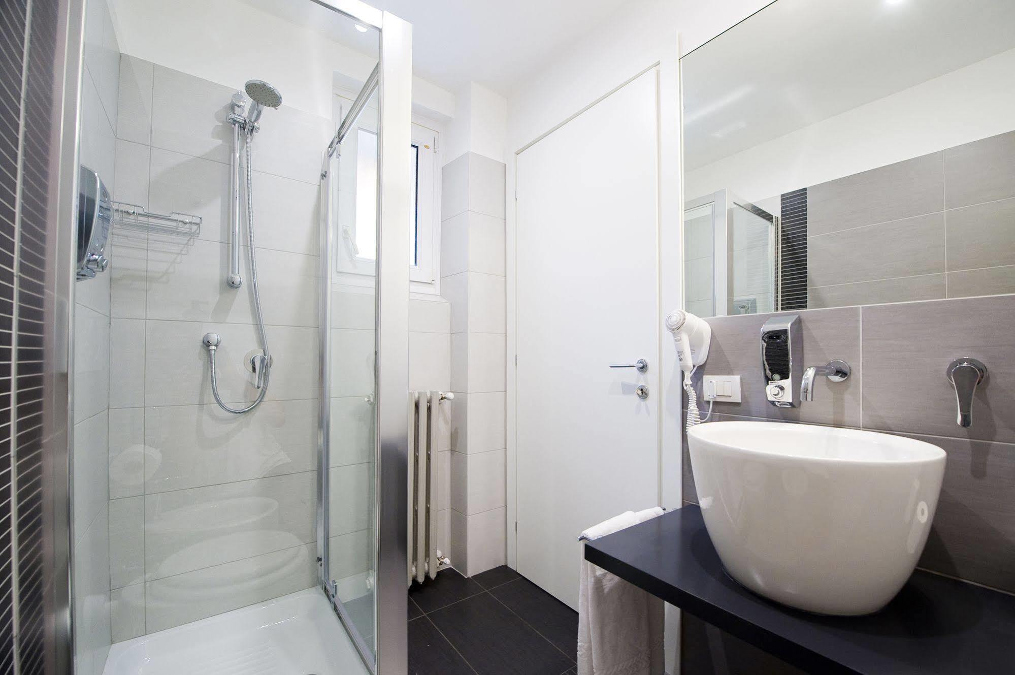 Grey&White Hotel Rome Bagian luar foto