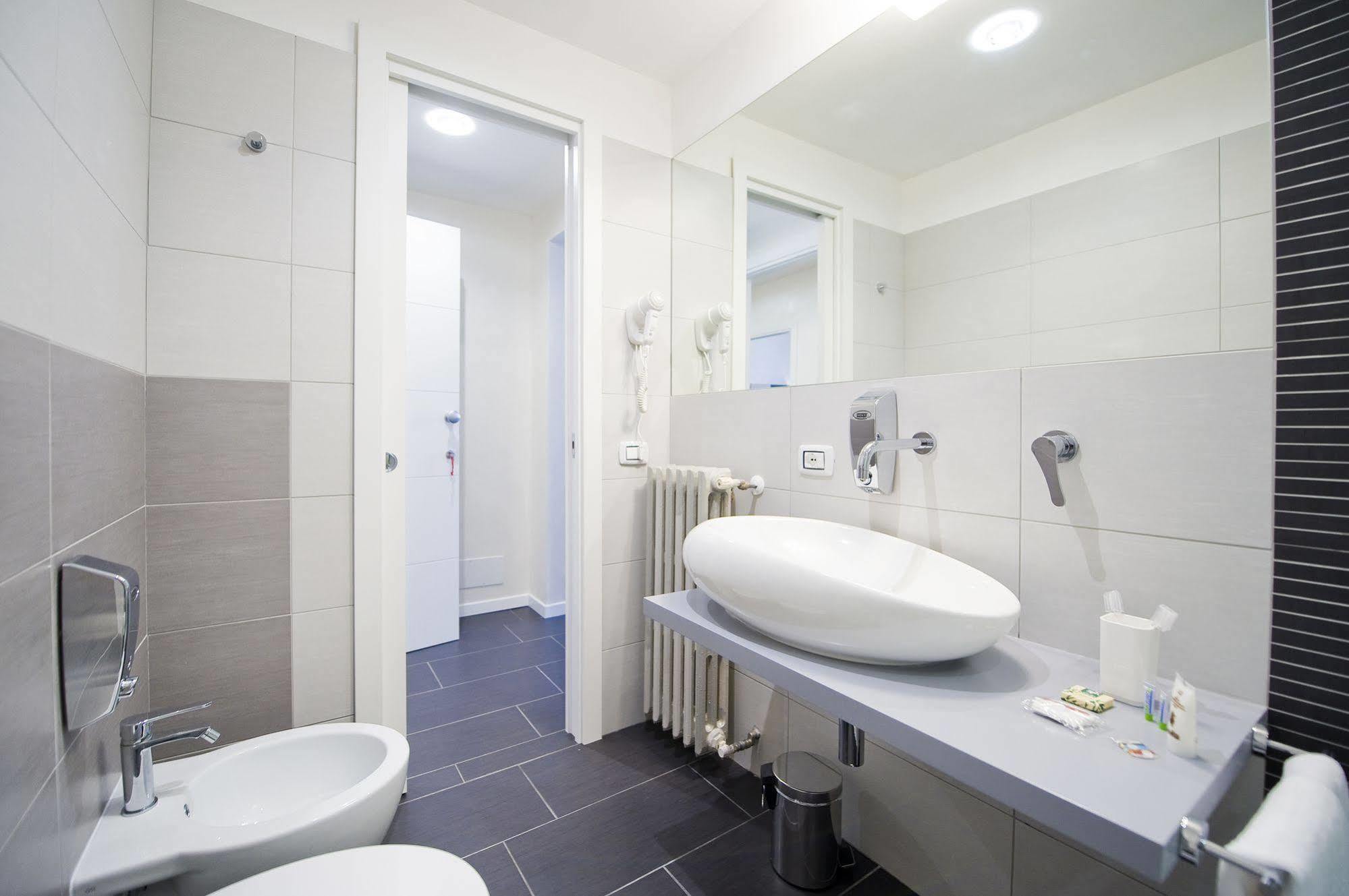 Grey&White Hotel Rome Bagian luar foto