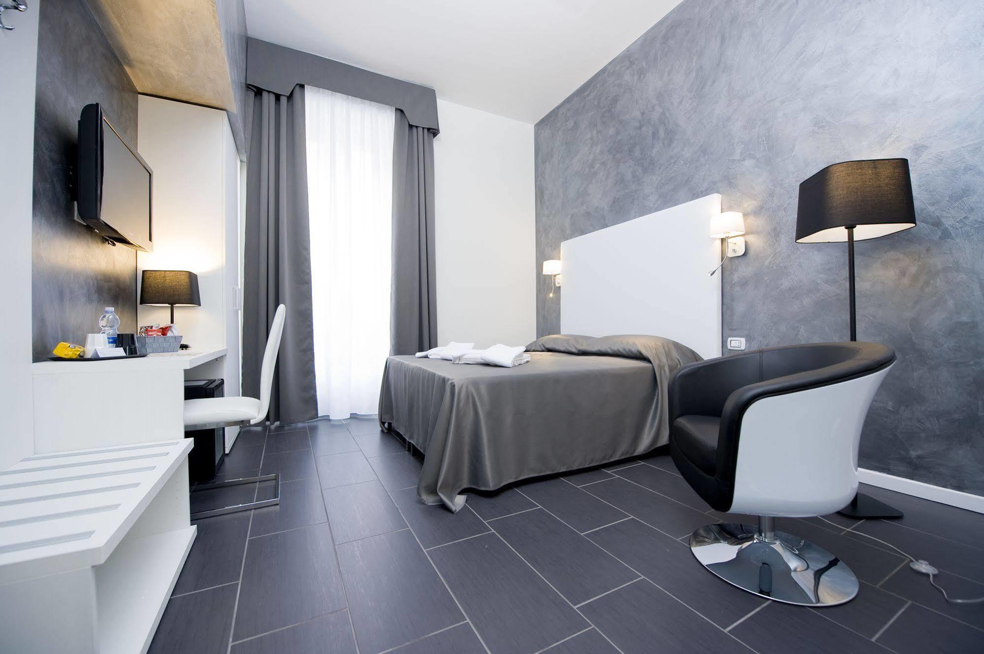 Grey&White Hotel Rome Bagian luar foto
