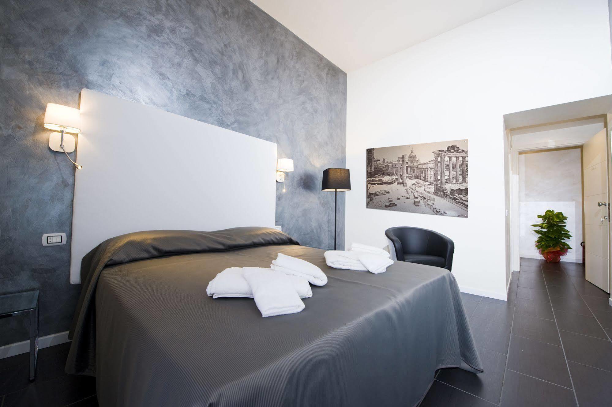 Grey&White Hotel Rome Bagian luar foto