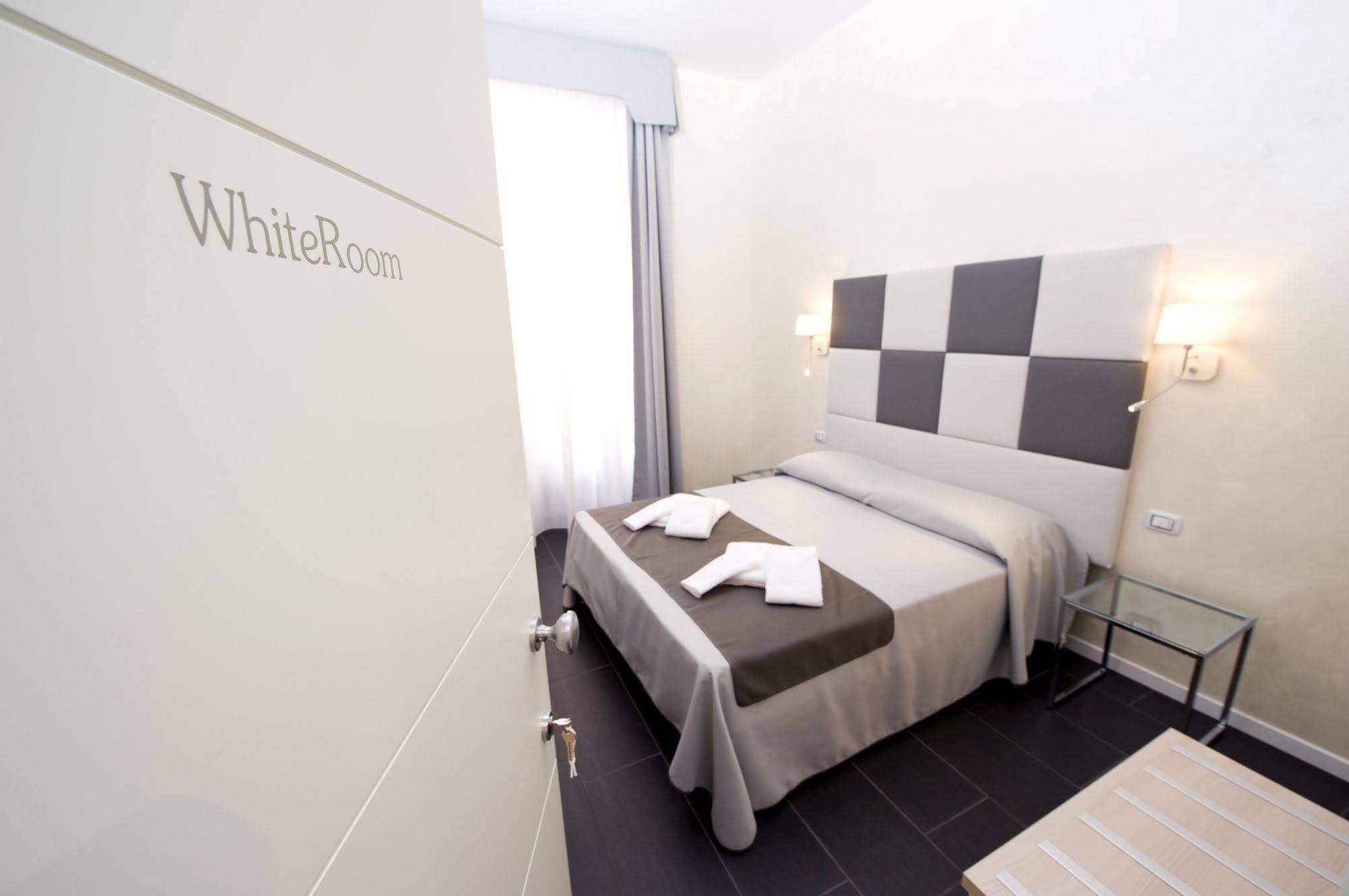 Grey&White Hotel Rome Bagian luar foto